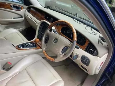 Jaguar XJ SERIES