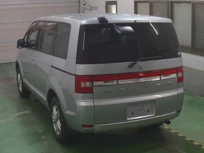 Mitsubishi DELICA D5