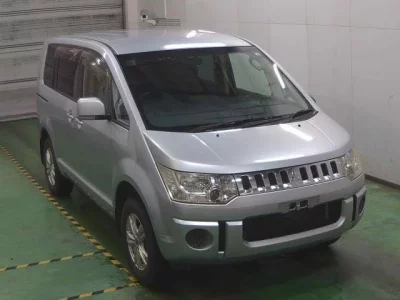 Mitsubishi DELICA D5