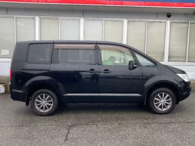 Mitsubishi DELICA D5
