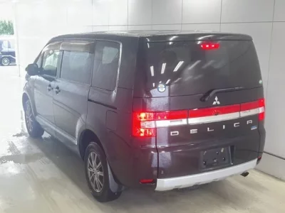 Mitsubishi DELICA D5