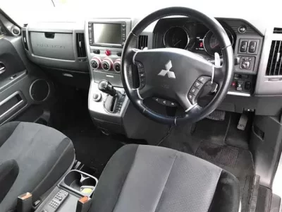 Mitsubishi DELICA D5