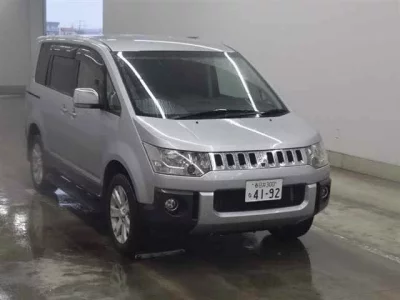 Mitsubishi DELICA D5