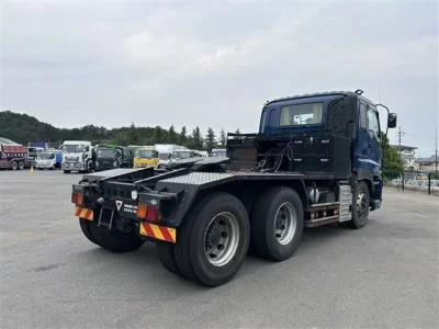 Isuzu TRUCK