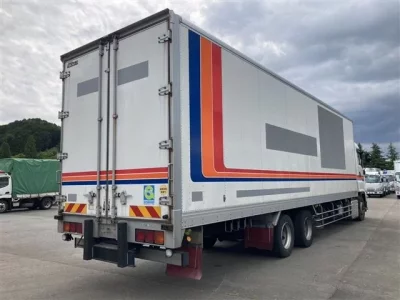 Isuzu TRUCK