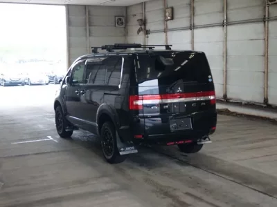 Mitsubishi DELICA D5