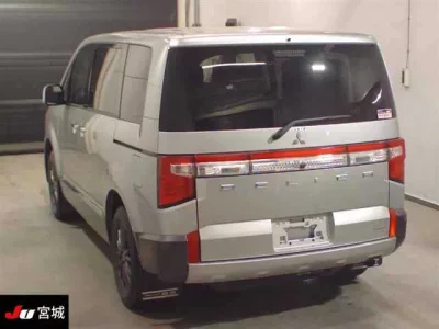 Mitsubishi DELICA D5