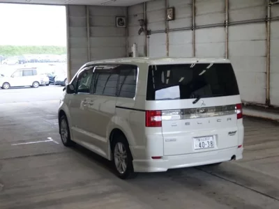 Mitsubishi DELICA D5