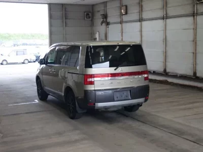 Mitsubishi DELICA D5
