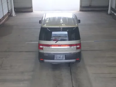 Mitsubishi DELICA D5