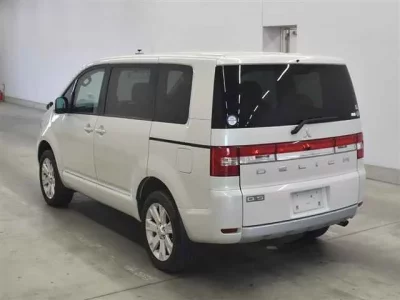 Mitsubishi DELICA D5
