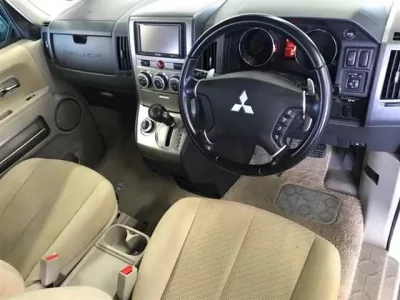 Mitsubishi DELICA D5
