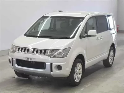 Mitsubishi DELICA D5