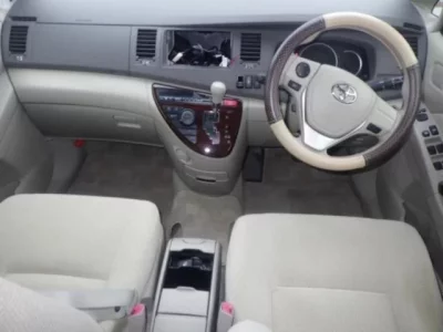 Toyota ISIS