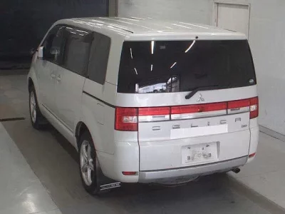 Mitsubishi DELICA D5