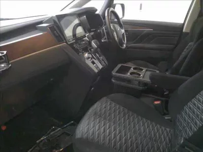 Mitsubishi DELICA D5