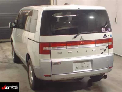 Mitsubishi DELICA D5