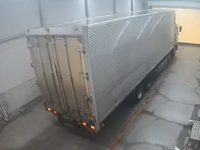 Isuzu TRUCK