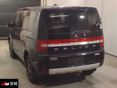 Mitsubishi DELICA D5