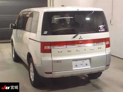 Mitsubishi DELICA D5