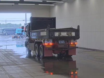 Isuzu GIGA