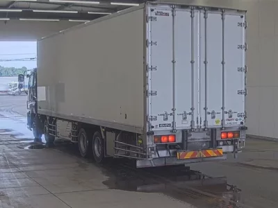 Isuzu GIGA