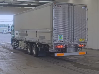Isuzu GIGA