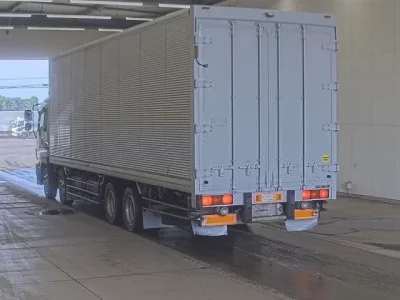 Isuzu GIGA