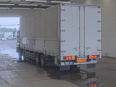 Isuzu GIGA