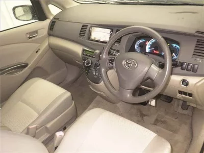 Toyota ISIS