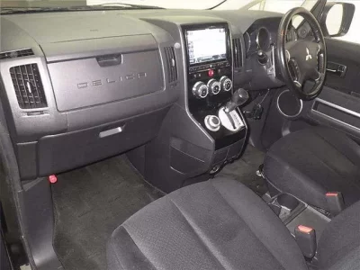 Mitsubishi DELICA D5