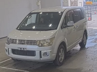 Mitsubishi DELICA D5