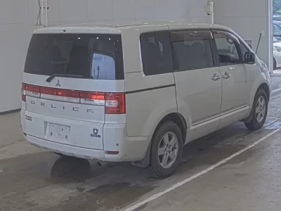 Mitsubishi DELICA D5