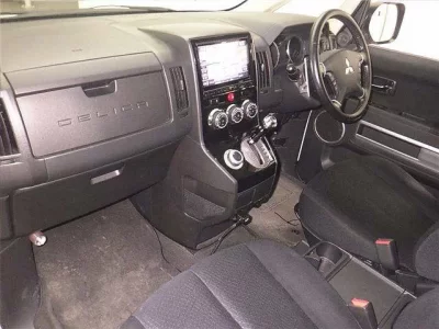 Mitsubishi DELICA D5