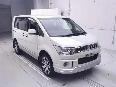 Mitsubishi DELICA D5