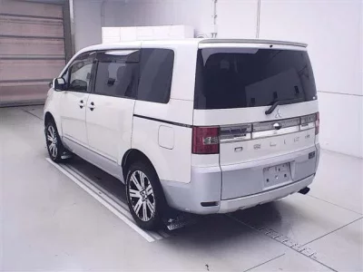 Mitsubishi DELICA D5