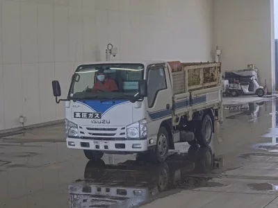Isuzu ELF