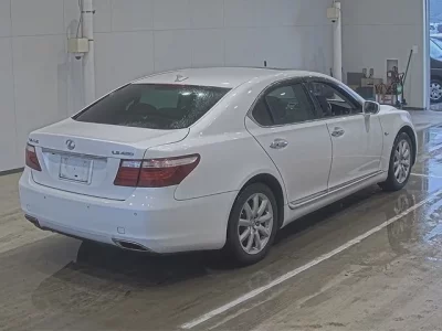 Lexus LS