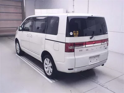 Mitsubishi DELICA D5