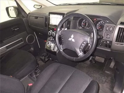 Mitsubishi DELICA D5