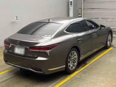 Lexus LS