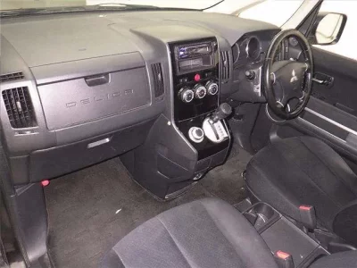 Mitsubishi DELICA D5