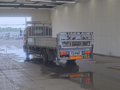 Isuzu TRUCK