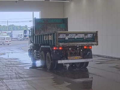 Isuzu TRUCK