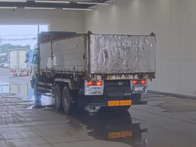 Hino SUPER DOLPHIN
