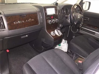 Mitsubishi DELICA D5