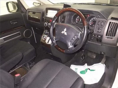 Mitsubishi DELICA D5