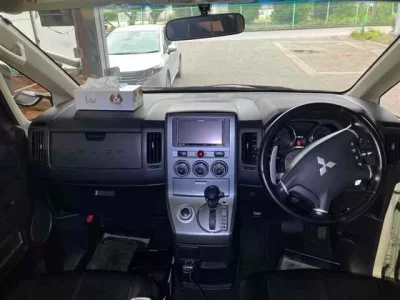 Mitsubishi DELICA D5