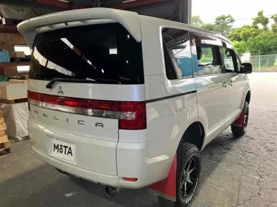 Mitsubishi DELICA D5