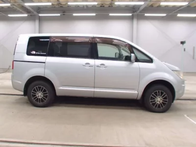 Mitsubishi DELICA D5